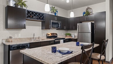 Springs at Knapp’s Crossing in Grand Rapids, MI - Building Photo - Building Photo