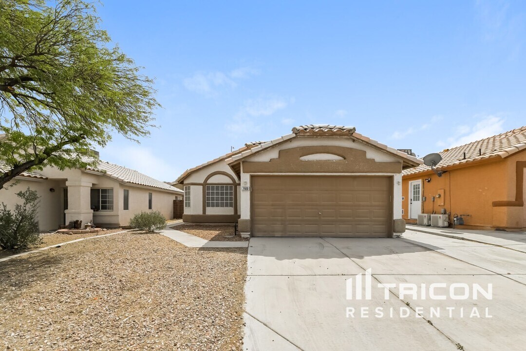 2900 Mt Hope Dr in Las Vegas, NV - Building Photo