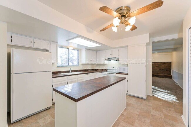 5728 S Kenton St in Englewood, CO - Building Photo - Building Photo