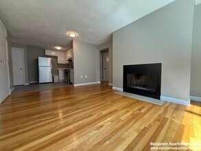 50 Evergreen St, Unit 37 in Boston, MA - Foto de edificio - Building Photo