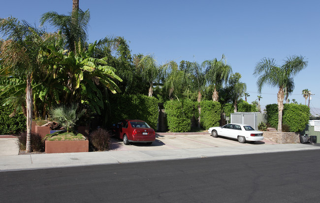 448 E Cottonwood Rd in Palm Springs, CA - Building Photo - Building Photo