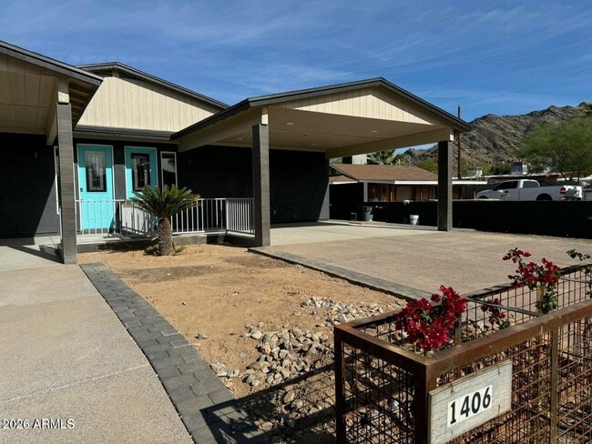 property at 1406 E Cinnabar Ave