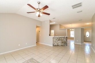 3748 Maddie Ln in Jacksonville, FL - Foto de edificio - Building Photo