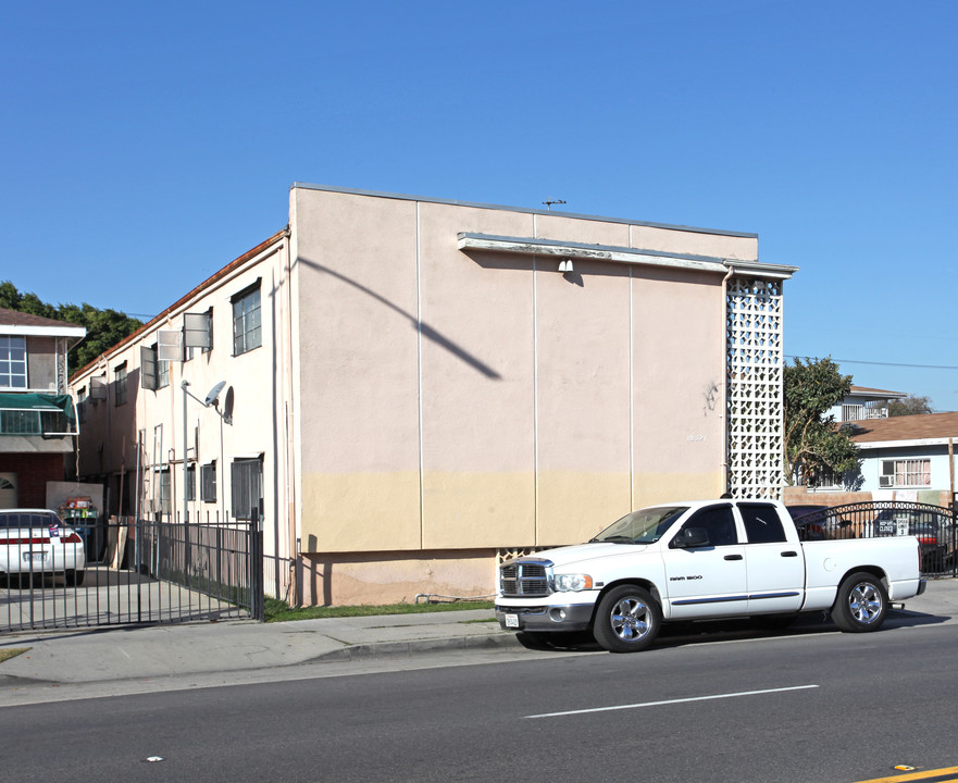 10521 California Ave in South Gate, CA - Building Photo