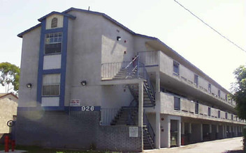 Highland View in Santa Ana, CA - Building Photo - Building Photo