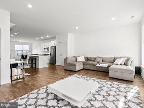 404 Waverley Dr in Frederick, MD - Building Photo - Building Photo