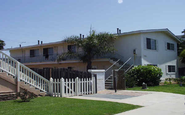 140 Date Ave in Imperial Beach, CA - Foto de edificio