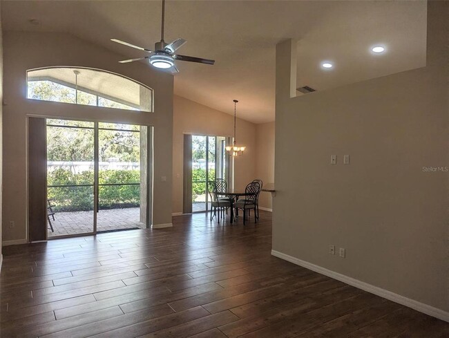 4115 63rd Terrace E in Sarasota, FL - Building Photo - Building Photo