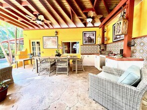 168 NE 44th St in Miami, FL - Building Photo - Building Photo