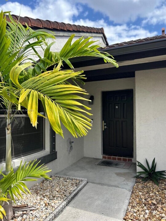 15065 SW 49th Ln in Miami, FL - Building Photo