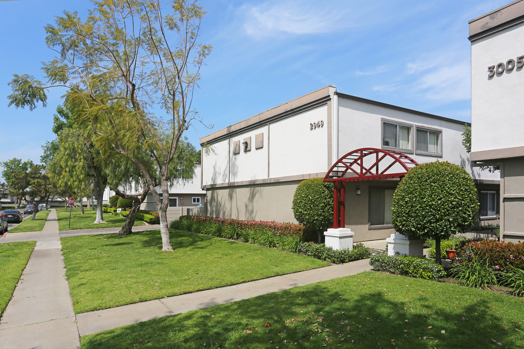 The Knolls in Orange, CA - Foto de edificio