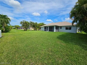 2700 SW 32nd St in Cape Coral, FL - Foto de edificio - Building Photo