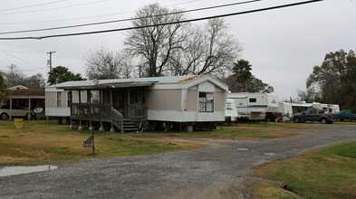 3410 N Twin City Hwy in Nederland, TX - Building Photo - Building Photo