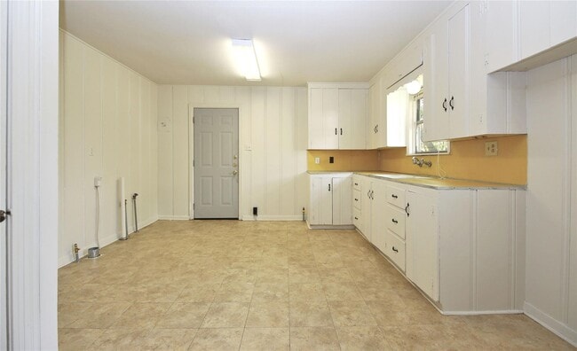 property at 108 W Mink St