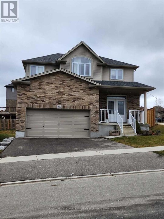 456 Twin Leaf St in Waterloo, ON - Building Photo