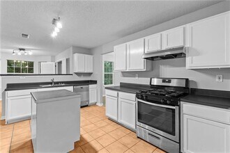 498 Pecan Wood Cir in Fairburn, GA - Building Photo - Building Photo