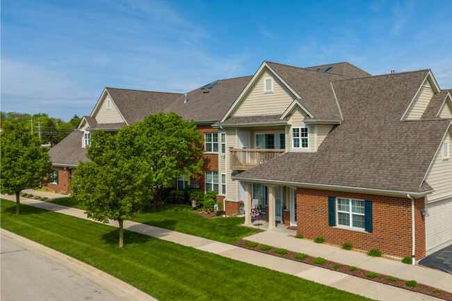 Colonial Woods in Oak Creek, WI - Foto de edificio - Building Photo