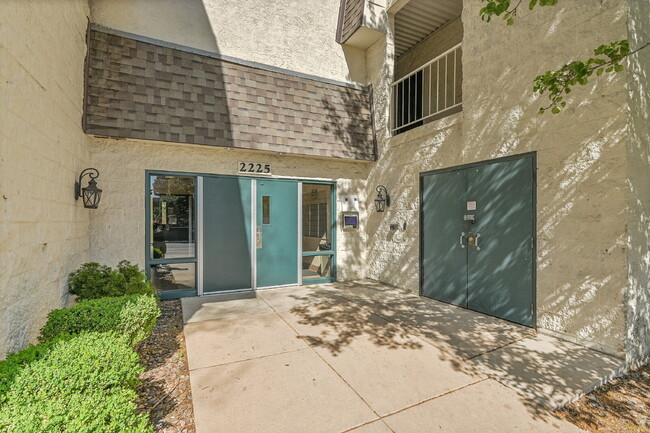 property at 2225 S Jasmine St