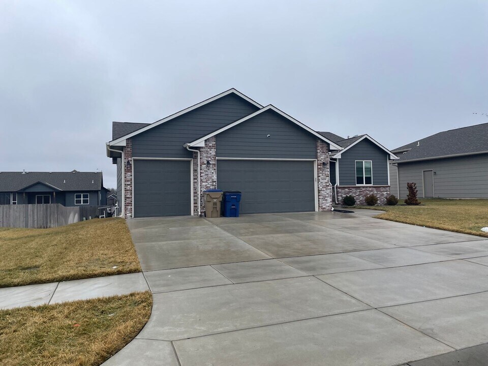 3419 Laughlin St in Derby, KS - Building Photo