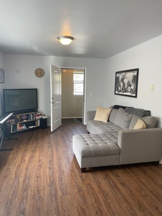 1637 NW 4th St in Bend, OR - Building Photo - Building Photo