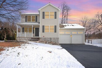 108 Commodore Dr in Bainbridge, PA - Building Photo - Building Photo