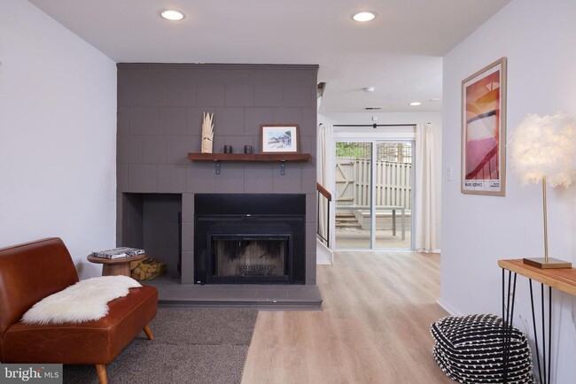 10920 Pebble Run Dr in Silver Spring, MD - Foto de edificio - Building Photo