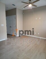 3009 W Kenwood St in Edinburg, TX - Building Photo