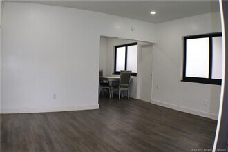 1144 NW 30th St in Miami, FL - Foto de edificio - Building Photo
