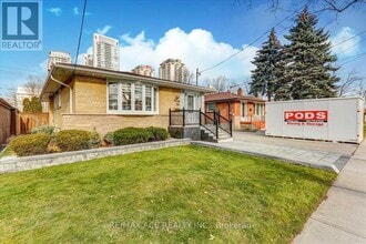 22 Aspendale Dr in Toronto, ON - Building Photo - Building Photo