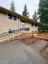 20031 6th Ave NE in Shoreline, WA - Building Photo