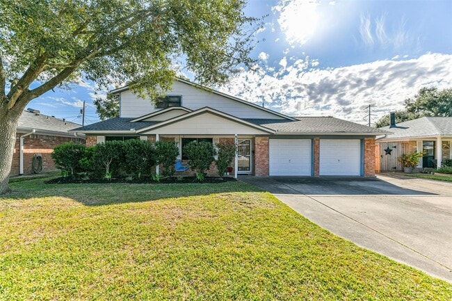 property at 822 N Kaufman Dr