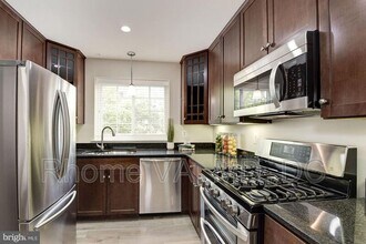 4113 S Four Mile Run Dr in Arlington, VA - Building Photo - Building Photo