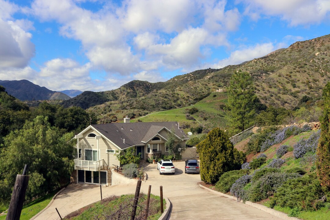 1368 Farnham Rd in Ojai, CA - Building Photo