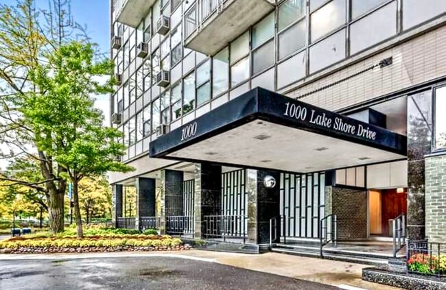 129 E Bellevue Pl, Unit 301 in Chicago, IL - Foto de edificio - Building Photo