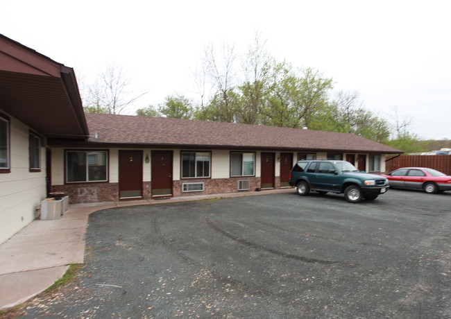 501 Hamilton St in Saint Croix Falls, WI - Building Photo - Building Photo