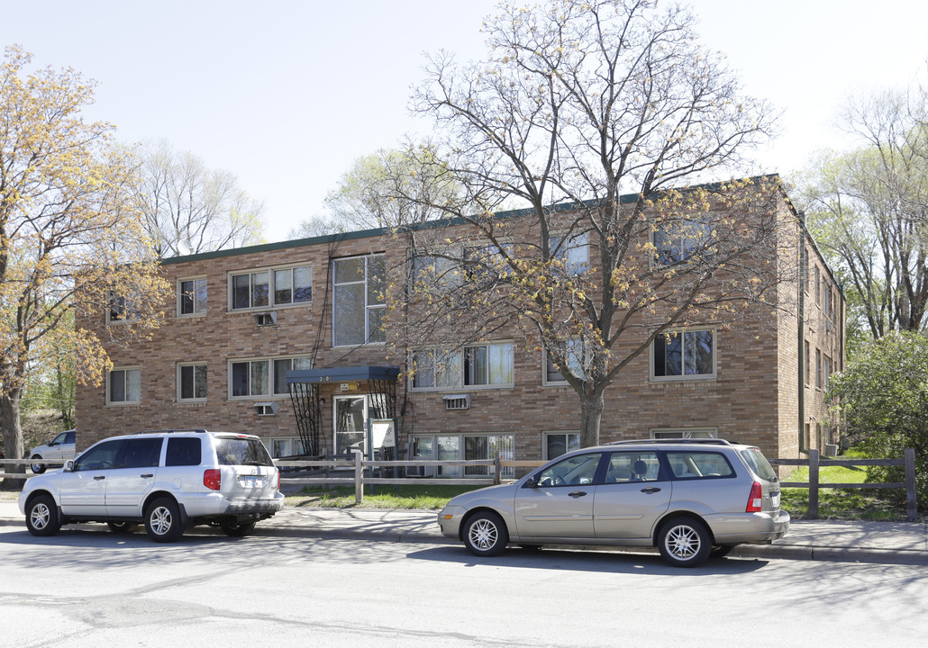 The Heritage in Minneapolis, MN - Building Photo