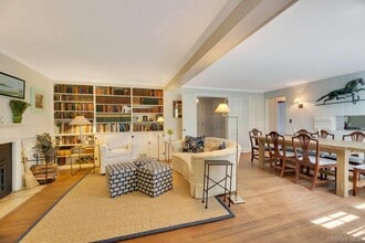 90 Old Depot Rd in Quogue, NY - Building Photo - Building Photo