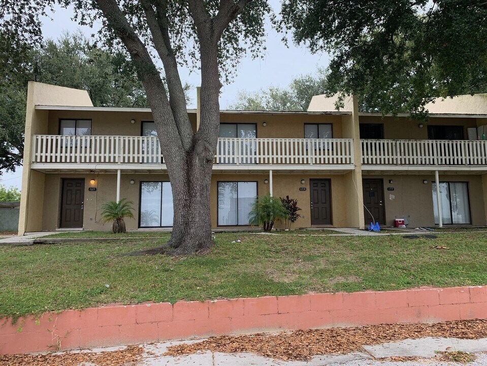 181 Rebecca Ln in Auburndale, FL - Building Photo