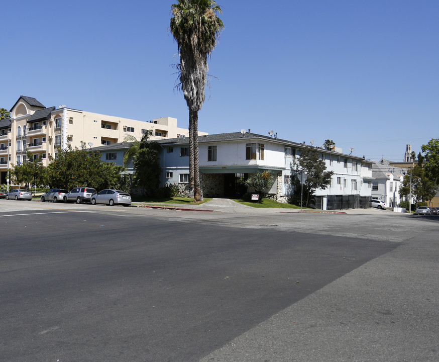 3901 W 7th St in Los Angeles, CA - Foto de edificio