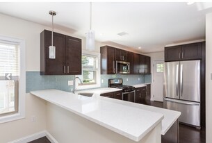 39 Harvard St, Unit 1 in Medford, MA - Building Photo