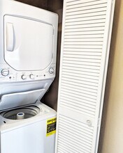 Westbrook Apartments in San Diego, CA - Foto de edificio - Building Photo