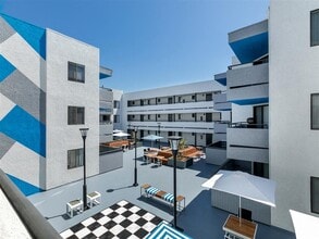 Harbor Terrace in San Pedro, CA - Foto de edificio - Building Photo