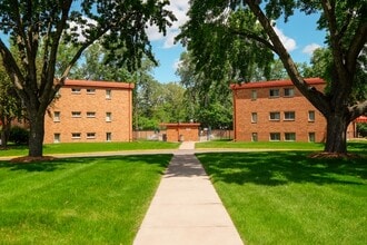 Diamond Eight Terrace in St. Anthony, MN - Foto de edificio - Building Photo