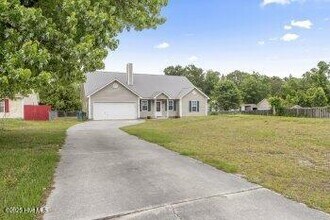212 Quail Creek Ct in Hubert, NC - Building Photo - Building Photo