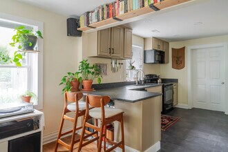 304 11th St NW in Charlottesville, VA - Foto de edificio - Building Photo