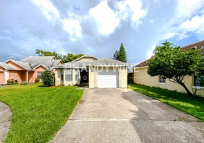 7821 Farnsworth Ct in Orlando, FL - Building Photo