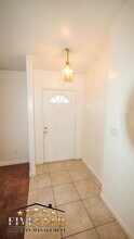 5311 Sunbird Ct in Bakersfield, CA - Building Photo - Building Photo