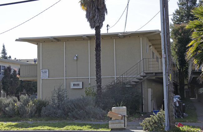 25039 Cypress Ave in Hayward, CA - Foto de edificio - Building Photo