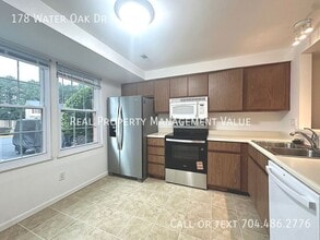 178 Water Oak Dr in Pineville, NC - Foto de edificio - Building Photo