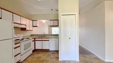 164 Reserve Cir in Oviedo, FL - Building Photo - Building Photo